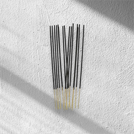 Aquila Grayscale - Woodsy Frankincense Incense Sticks