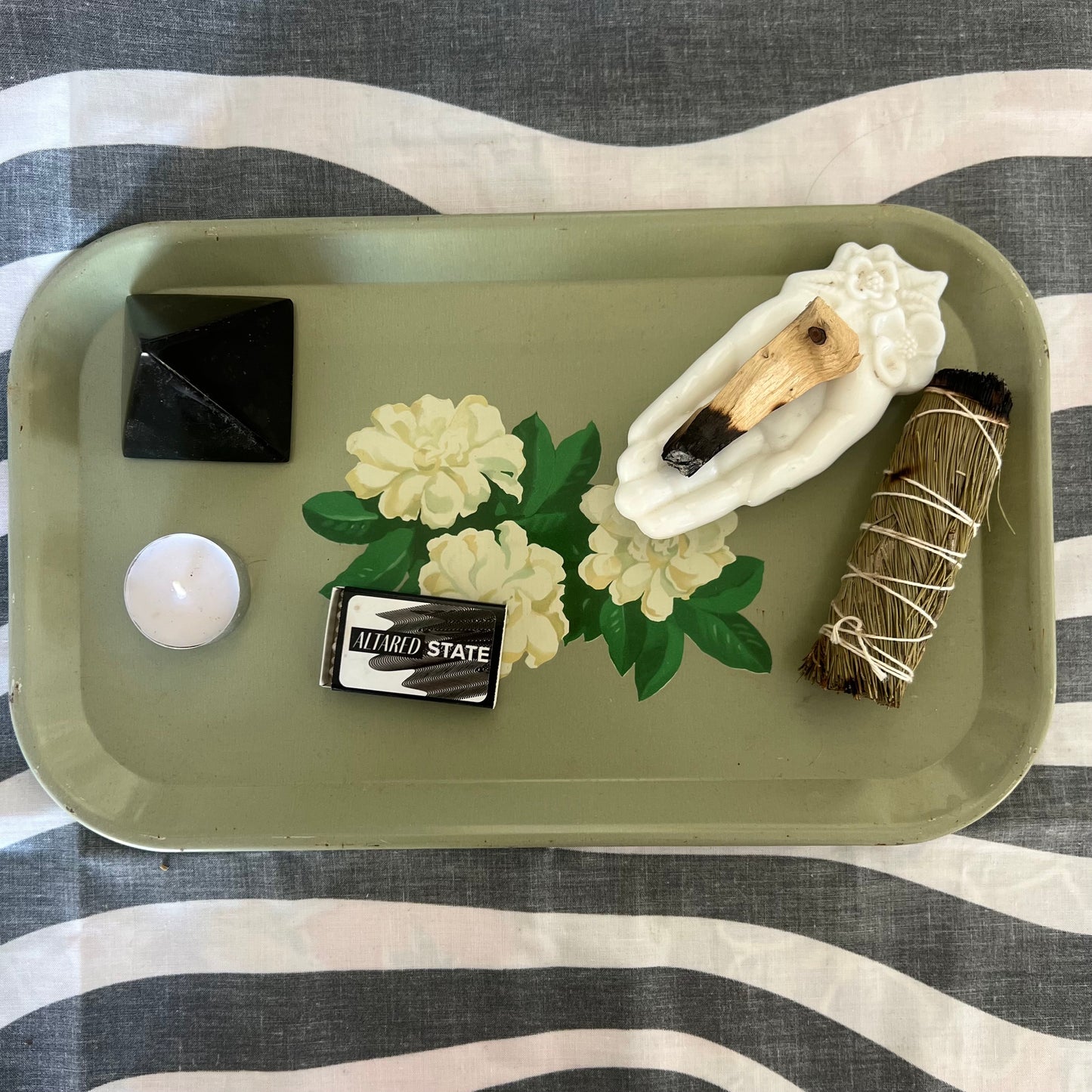 Green gardenia tray