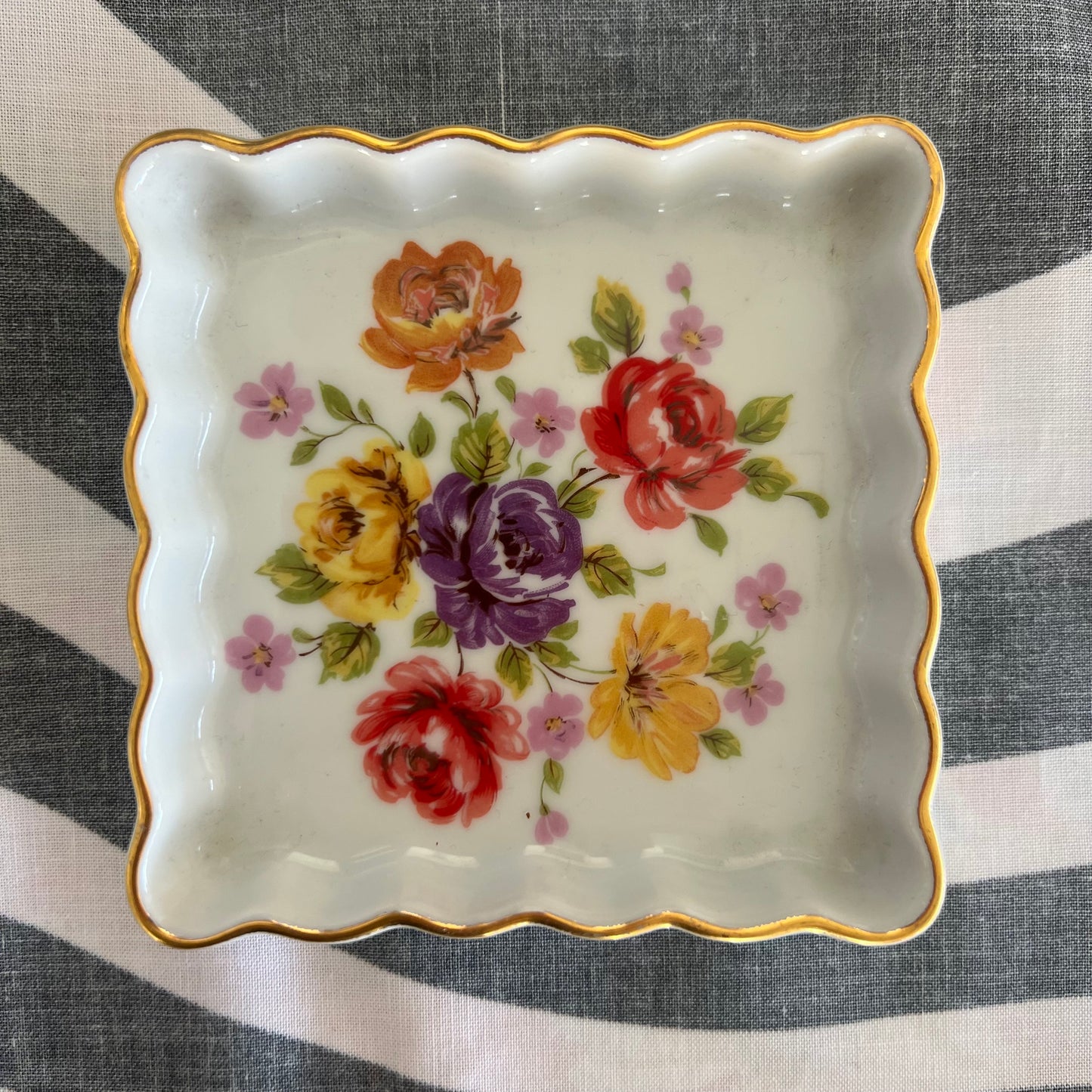 Roses of the rainbow plate